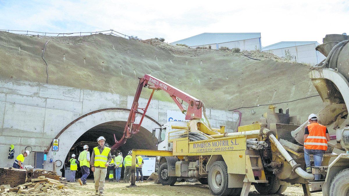 Transporte de hormigón hasta el túnel de Viator.