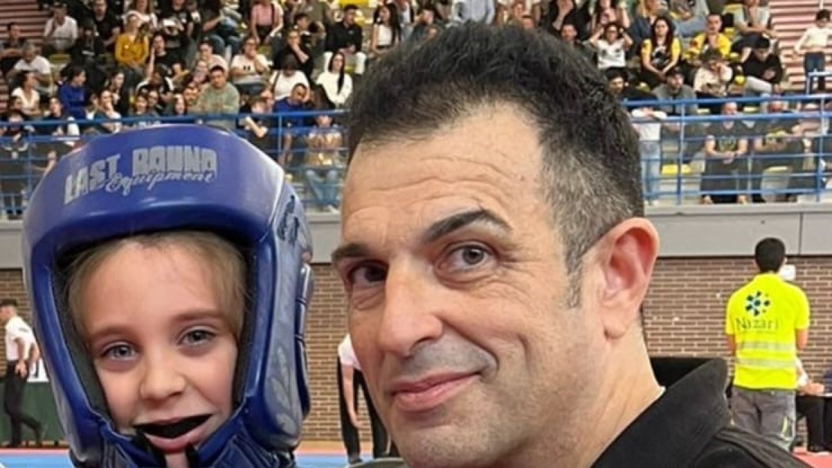 Alicia y Paco, luchadora y entrenador posando en Granada