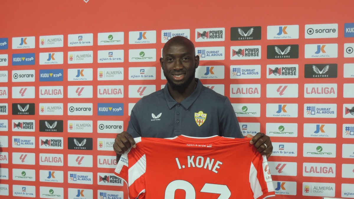 Koné llegó para ser el nuevo Touré pero no ha convencido y además sufrió una grave lesión de tobillo.