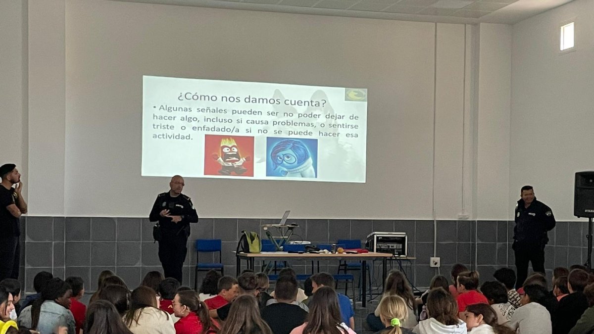 Los alumnos de CEIP Bartolomé Flores reciben una formación para prevenir la drogadcicción.