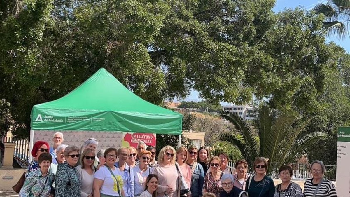 La Asociación de Mujeres de Zurgena visita el Centro Provincial de la mujer.