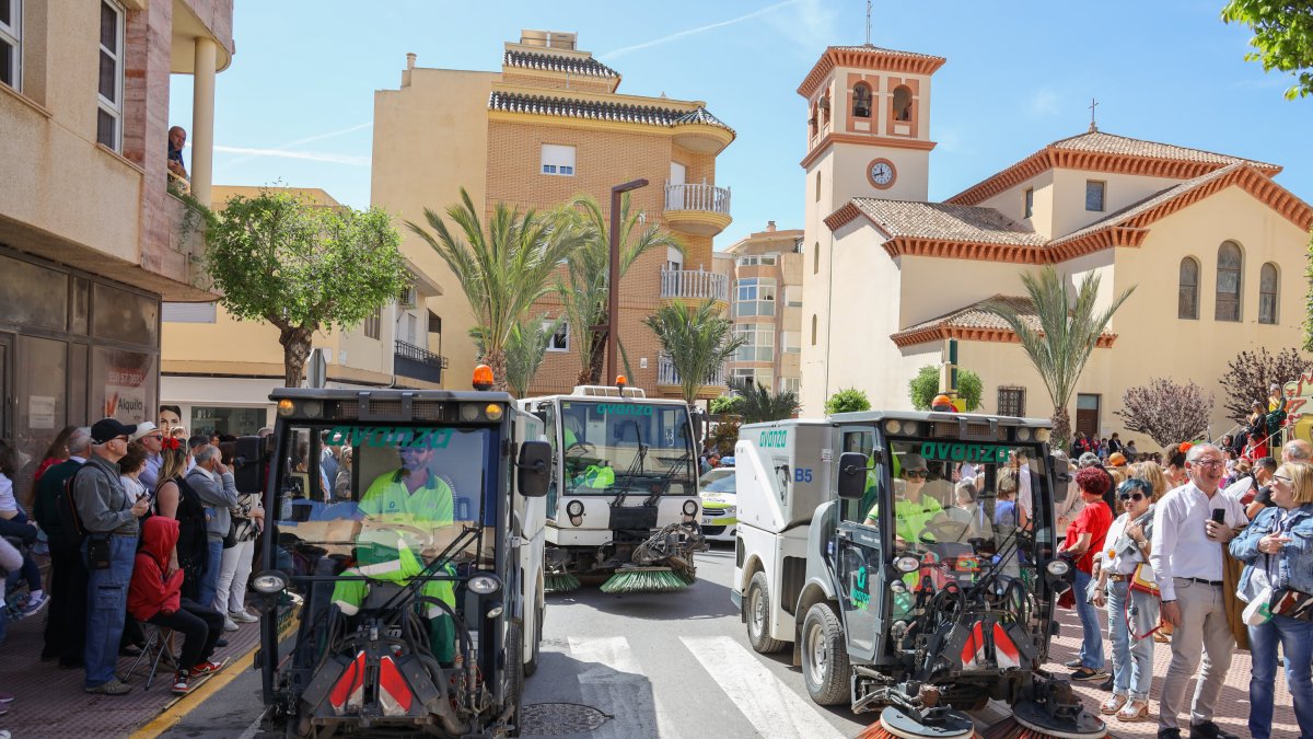 El equipo de limpieza realiza labores extra durante las celebraciones de San Marcos.