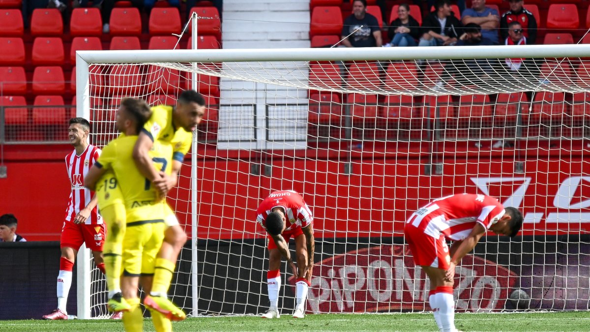 La decepción absoluta del Almería después de caer en el descuento con el Villarreal cuando lo hizo todo para ganar.