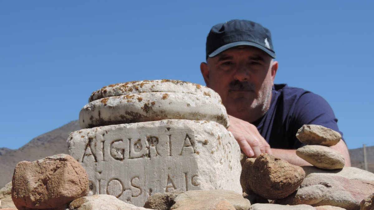 El autor, Andrés Molina Franco, en el milladoiiro de Ulelia del Campo.