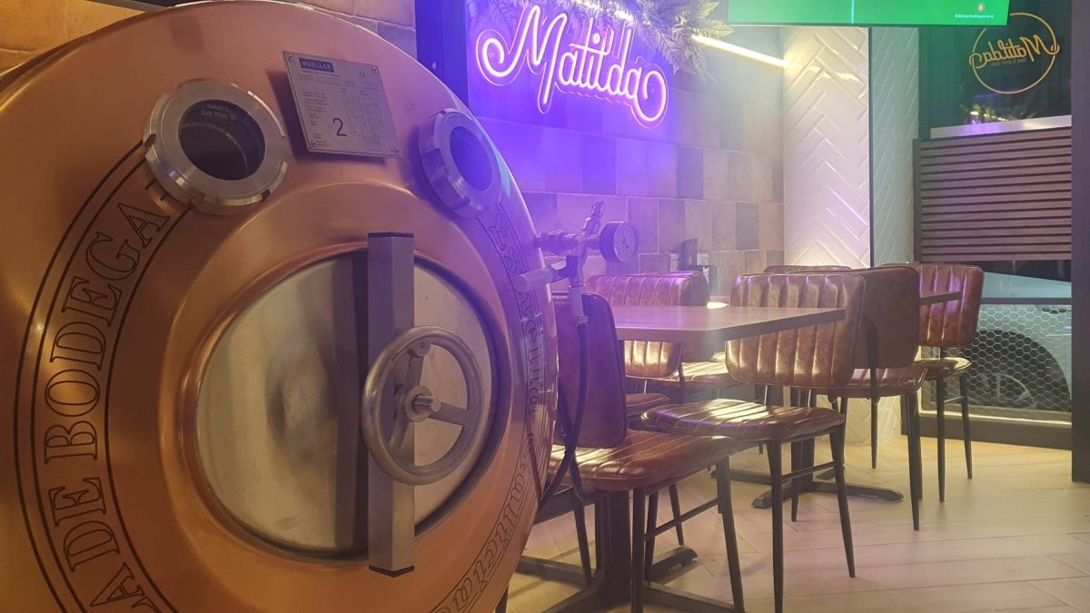 Tu local de referencia en Almería.