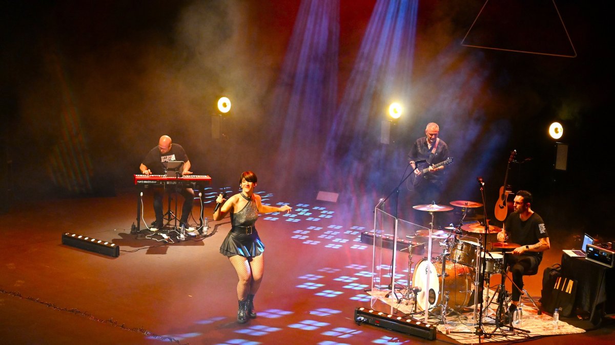 La actuación de 'Aidalai' en el Teatro Auditorio de Roquetas de Mar.