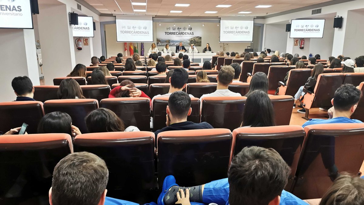 Jornada de puertas abiertas a médicos en Torrecárdenas.