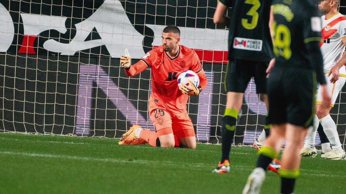 Maximiano firmó el partido perfecto en Vallecas.