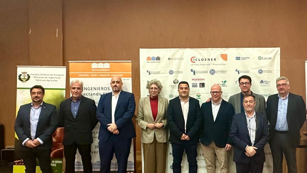 Participantes en el inicio de las Jornadas Cicloener en Almería