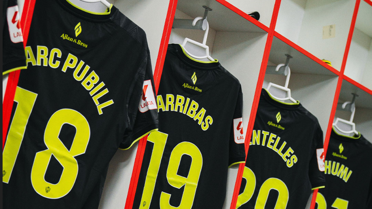 La camiseta de Arribas no brilló en el campo de Vallecas.