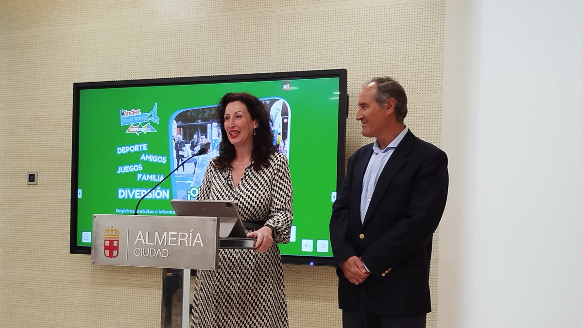 María del Mar Vázquez, alcaldesa de Almería, y Antonio Casimiro, concejal de Ciudad Activa