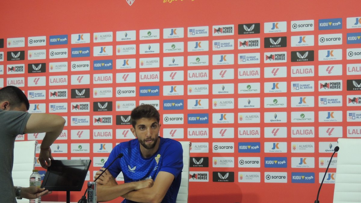 Edgar en rueda de prensa