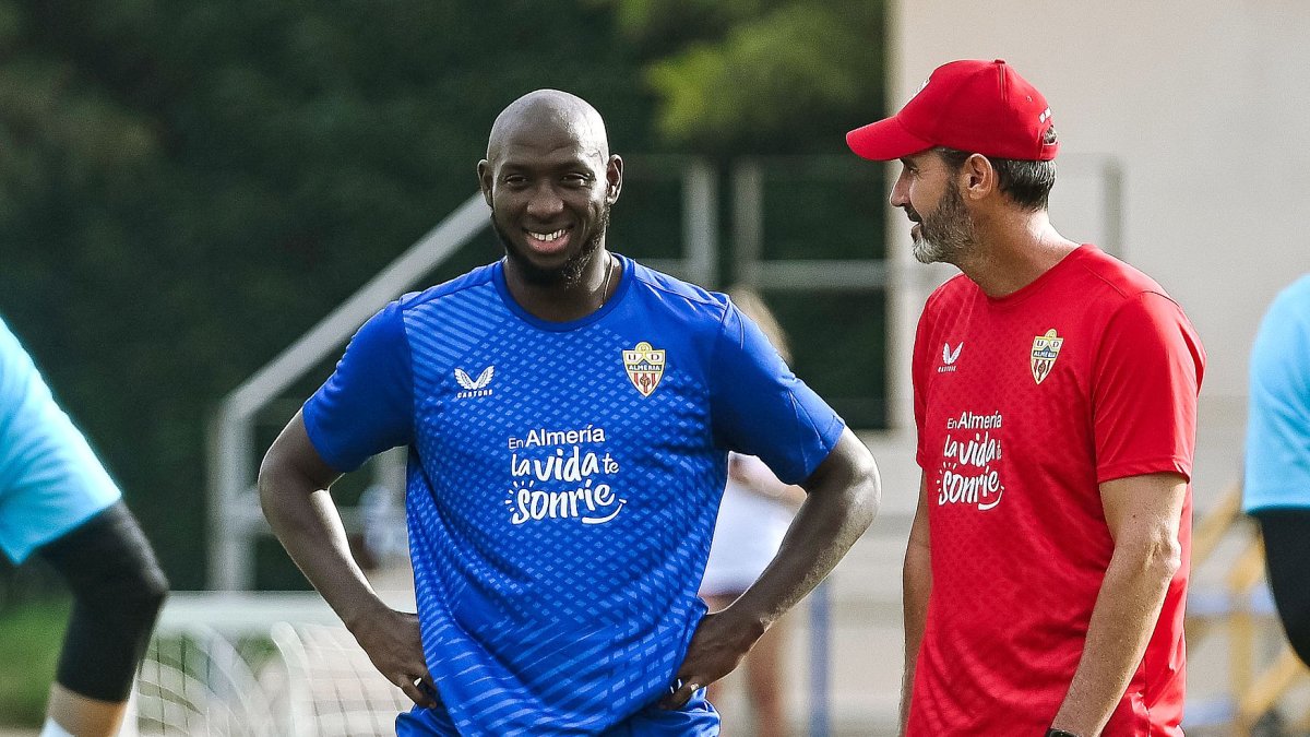 Koné llegó al Almería con una sonrisa siendo el recambio de Touré.