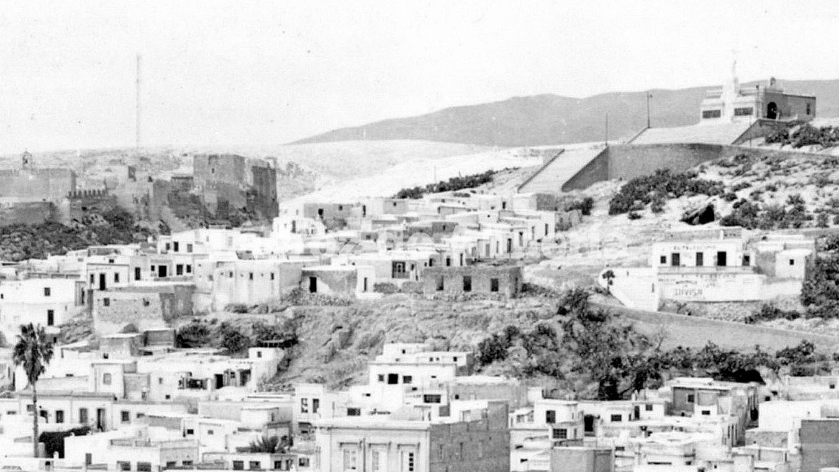 Dos barrios que ya no existen y que convivían en el cerro que coronaba la ermita de San Cristóbal.