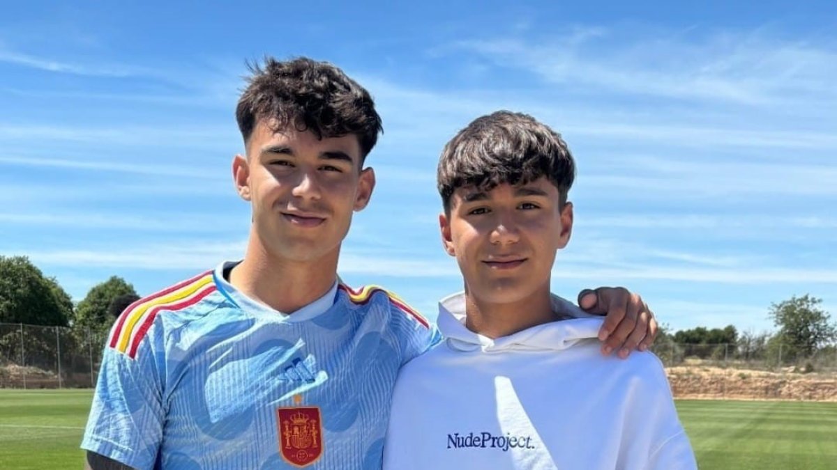 Marcos Peña con su hermano pequeño Sergio.