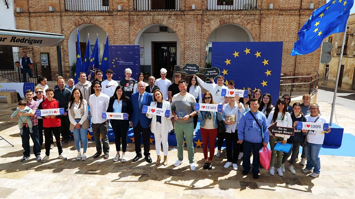 Acto con los estudiantes en Laujar.