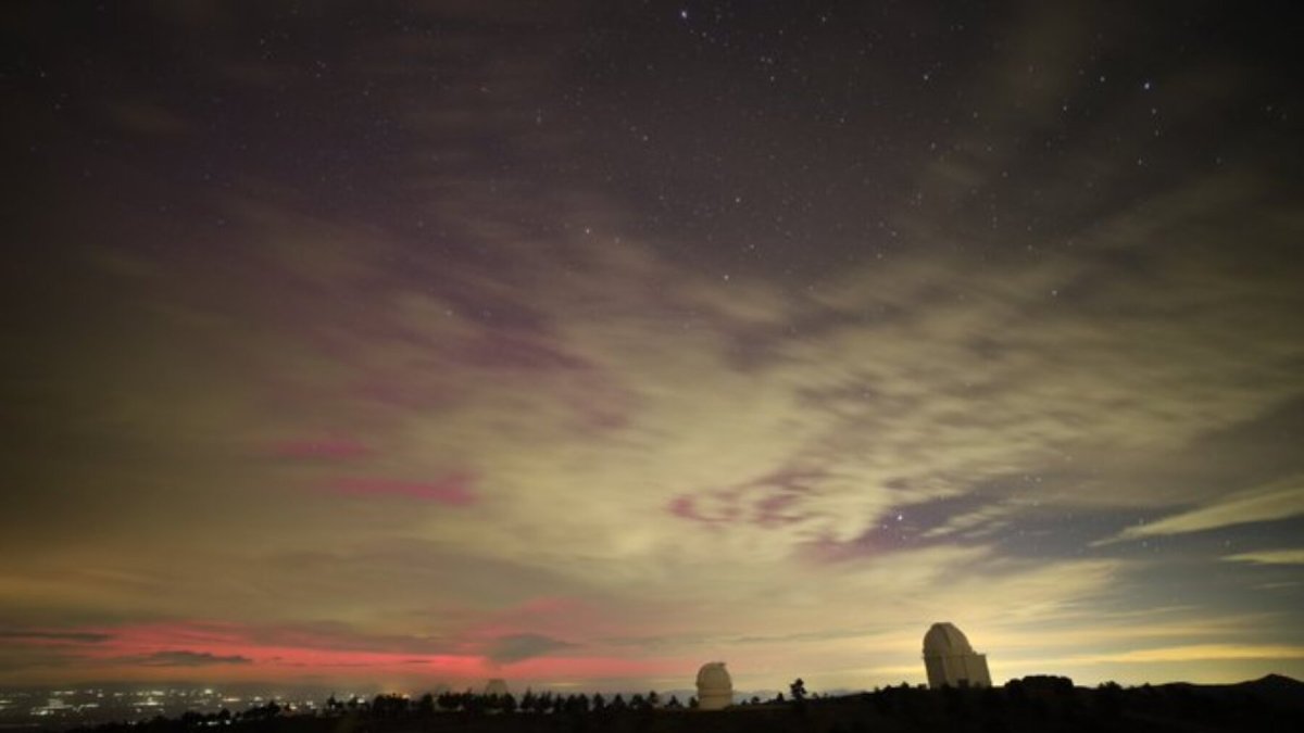 Imagen de la aurora boreal captada en la noche del viernes desde Calar Alto. Foto: Silas Schaible.