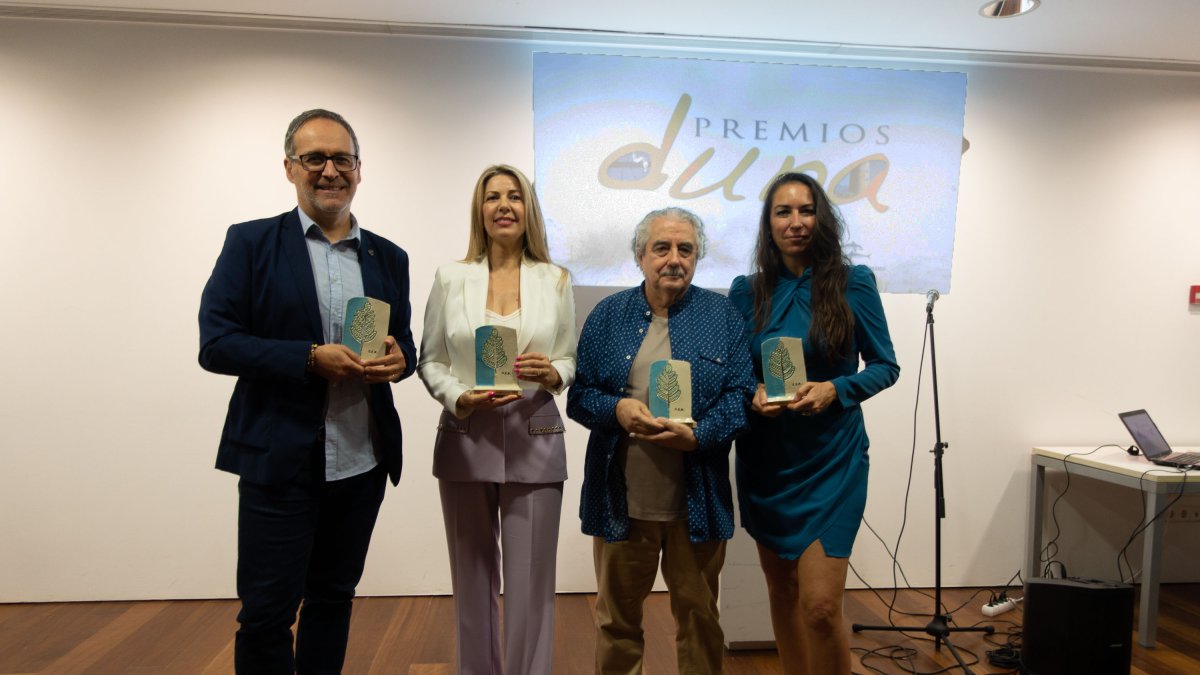 Foto de familia de los premiados con los galardones Duna