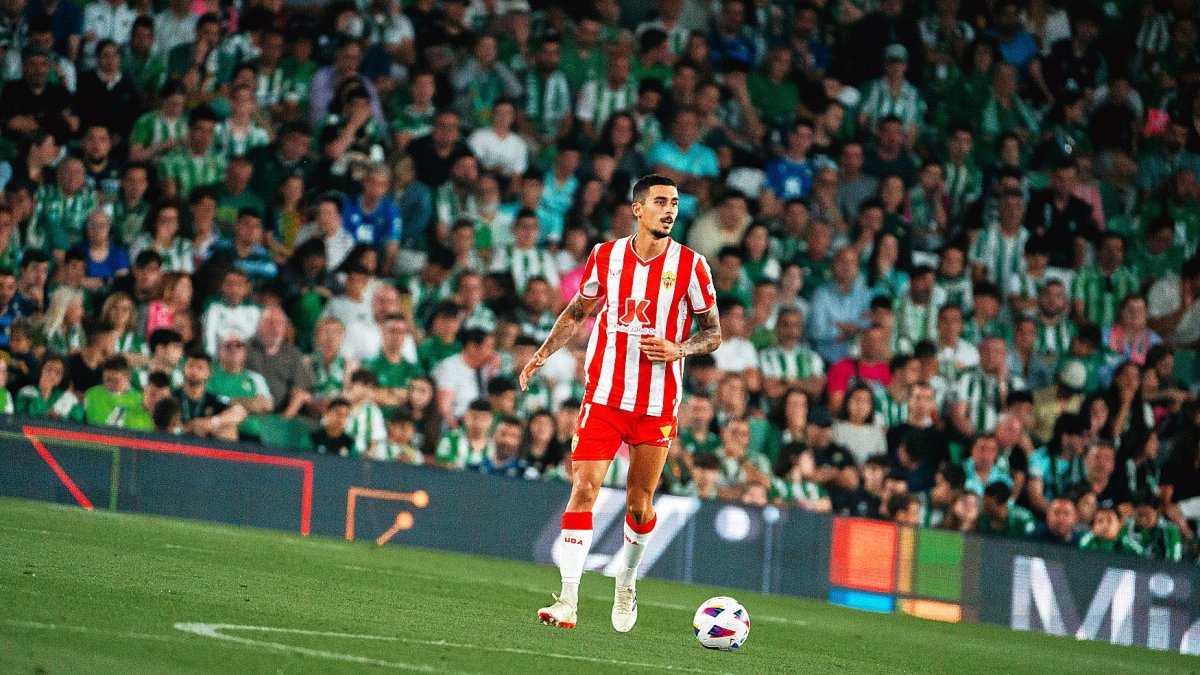 Chumi salió retratado en el partido frente al Real Betis.