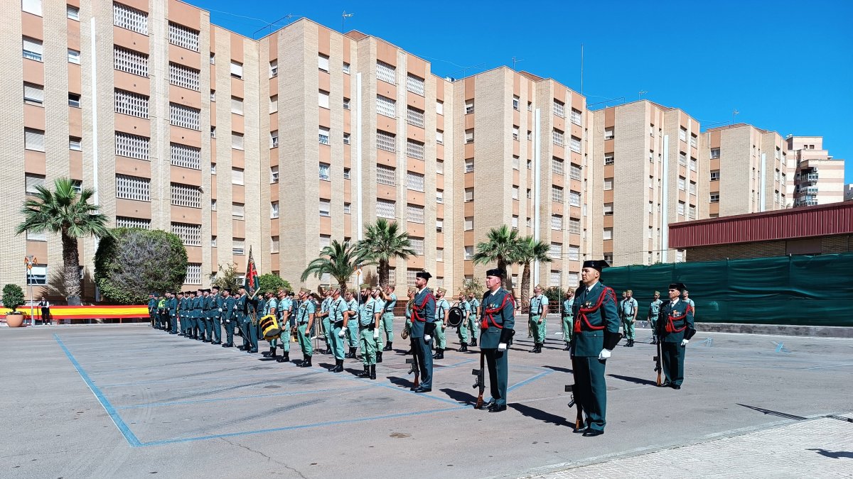 Guardias civiles y legionarios durante el acto del 180 aniversario de la Guardia Civil.