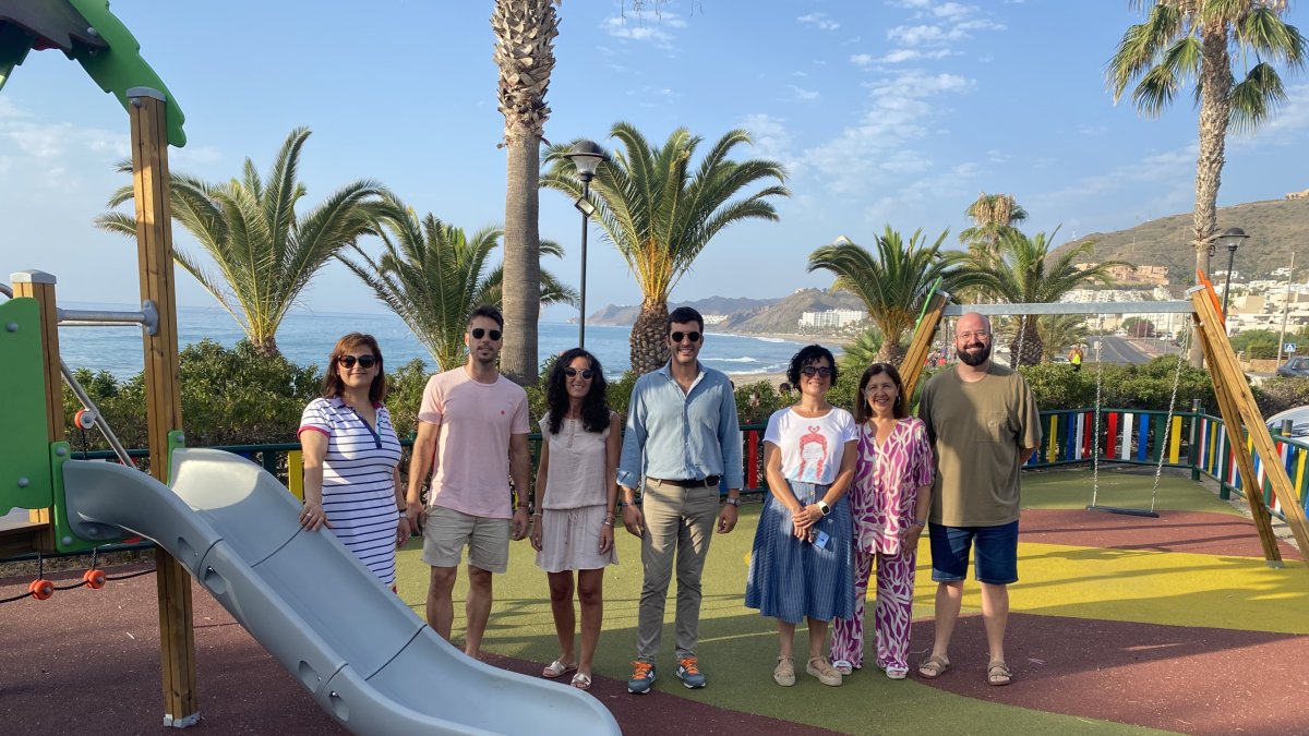 El equipo de Gobierno en uno de los Parques del municipio.