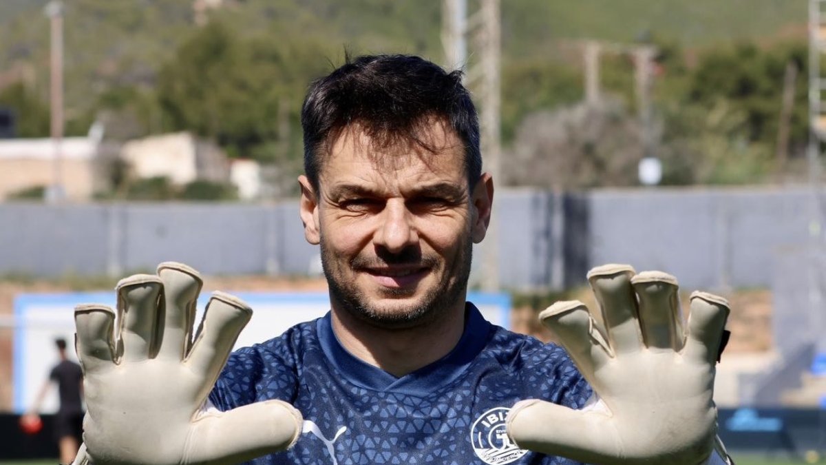 René Román ya ha entrenado con su nuevo equipo. Quedan dos jornadas de Liga y el Play Off en Primera RFEF.