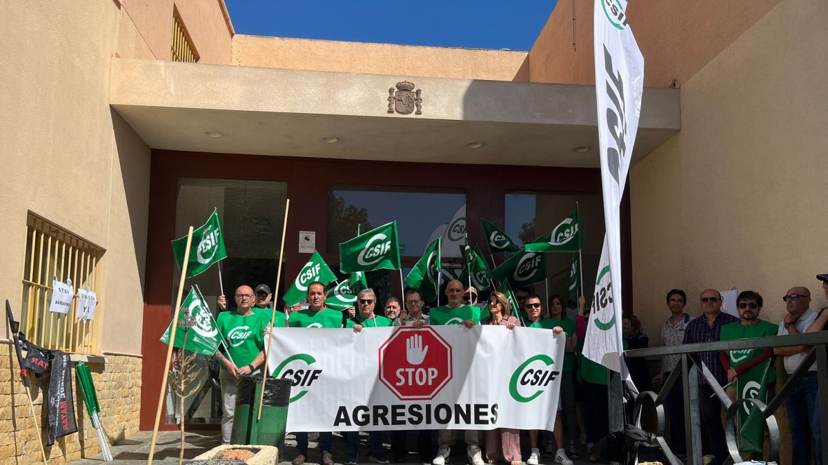 Concentración celebrada esta mañana en el Centro Penitenciario de Almería El Acebuche.