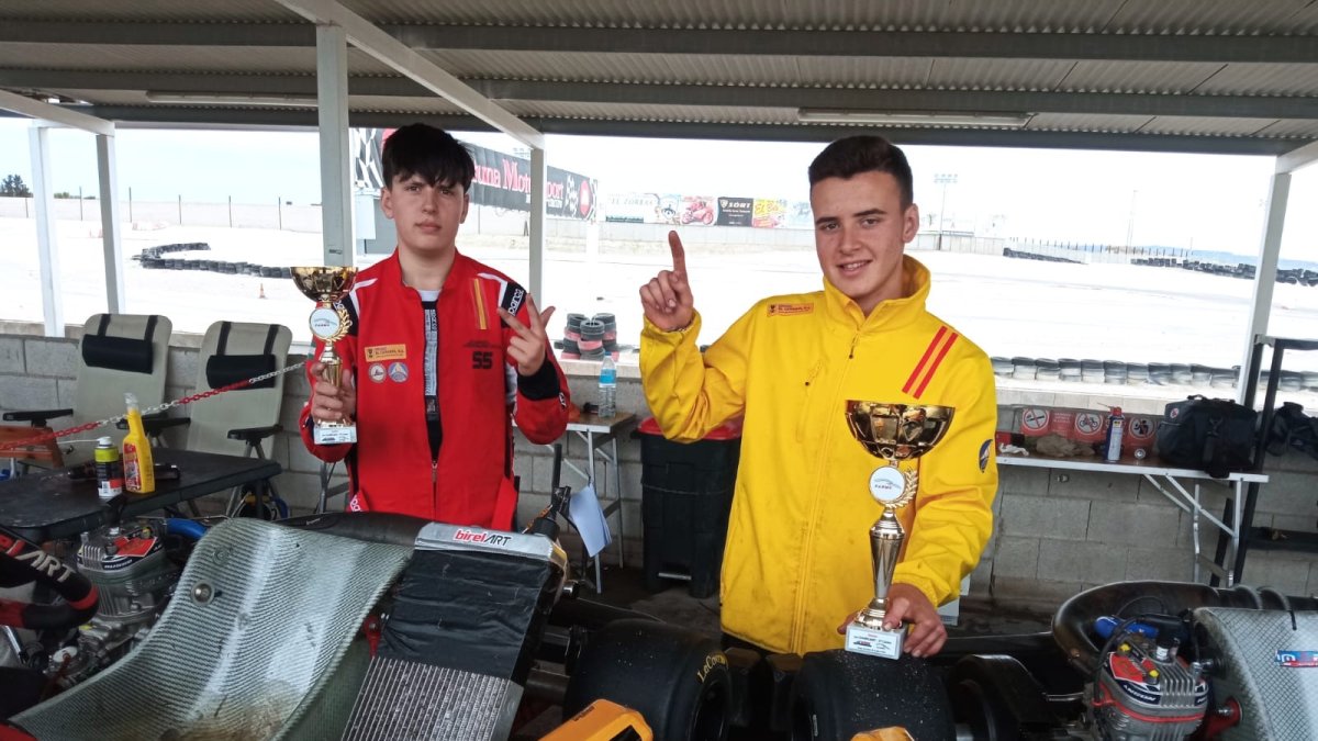 Daniel Hernández y Álvaro Hernández, dos campeones.