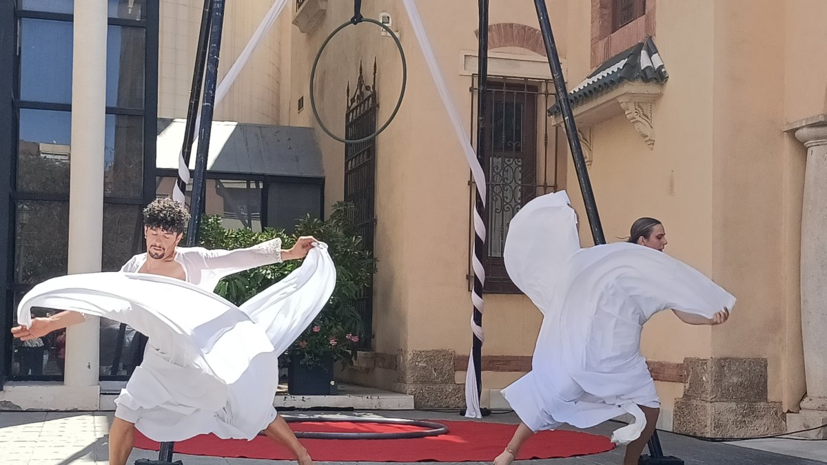 Miembros del Grupo Aribaldi durante su exhibición