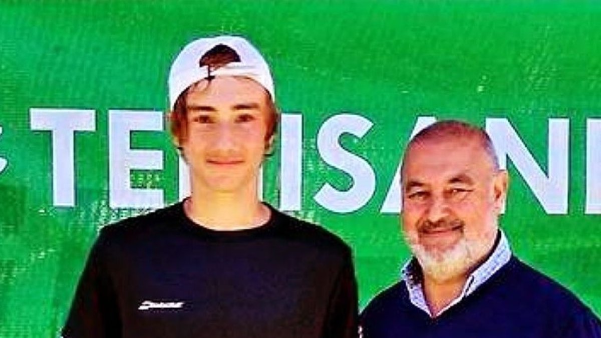 Darío Ruiz, finalista en individual y dobles clasificando al campeonato de España.