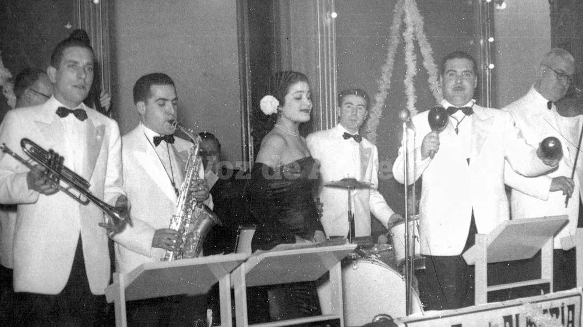 La gran orquesta Casino en una de sus actuaciones con vocalista en los años 50.