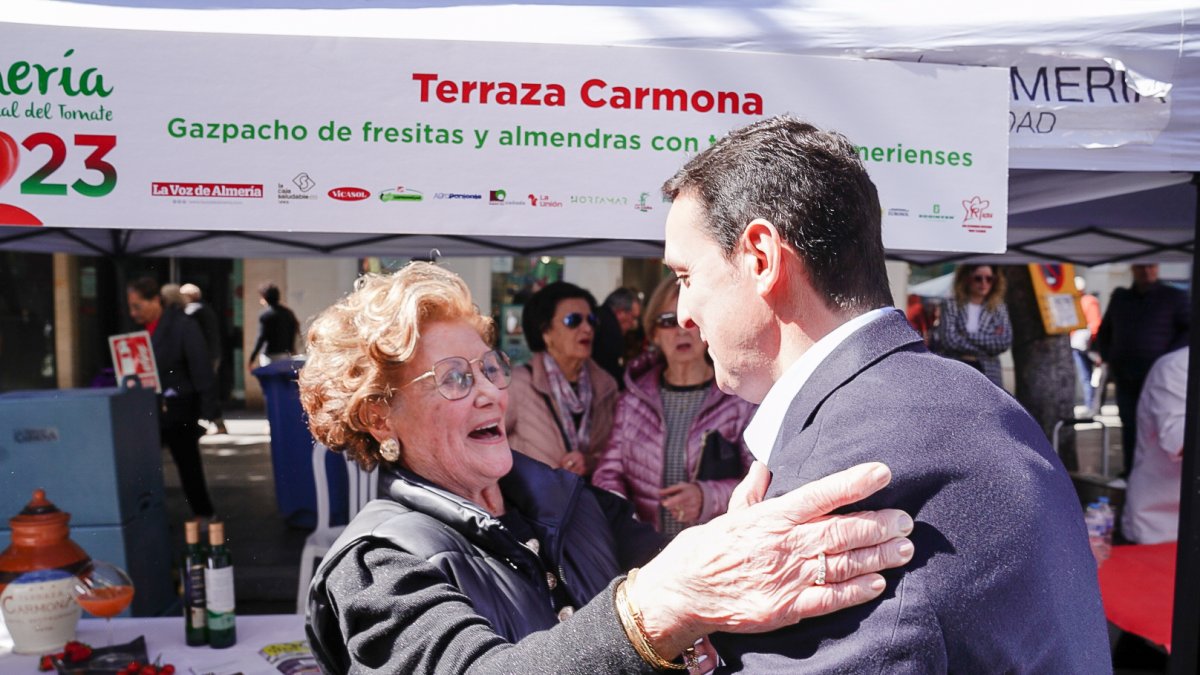 Javier Aureliano con Manola Baraza.