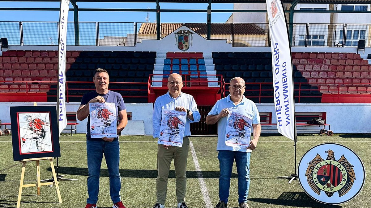 La presentación del torneo en el campo de fútbol de Huércal Overa.