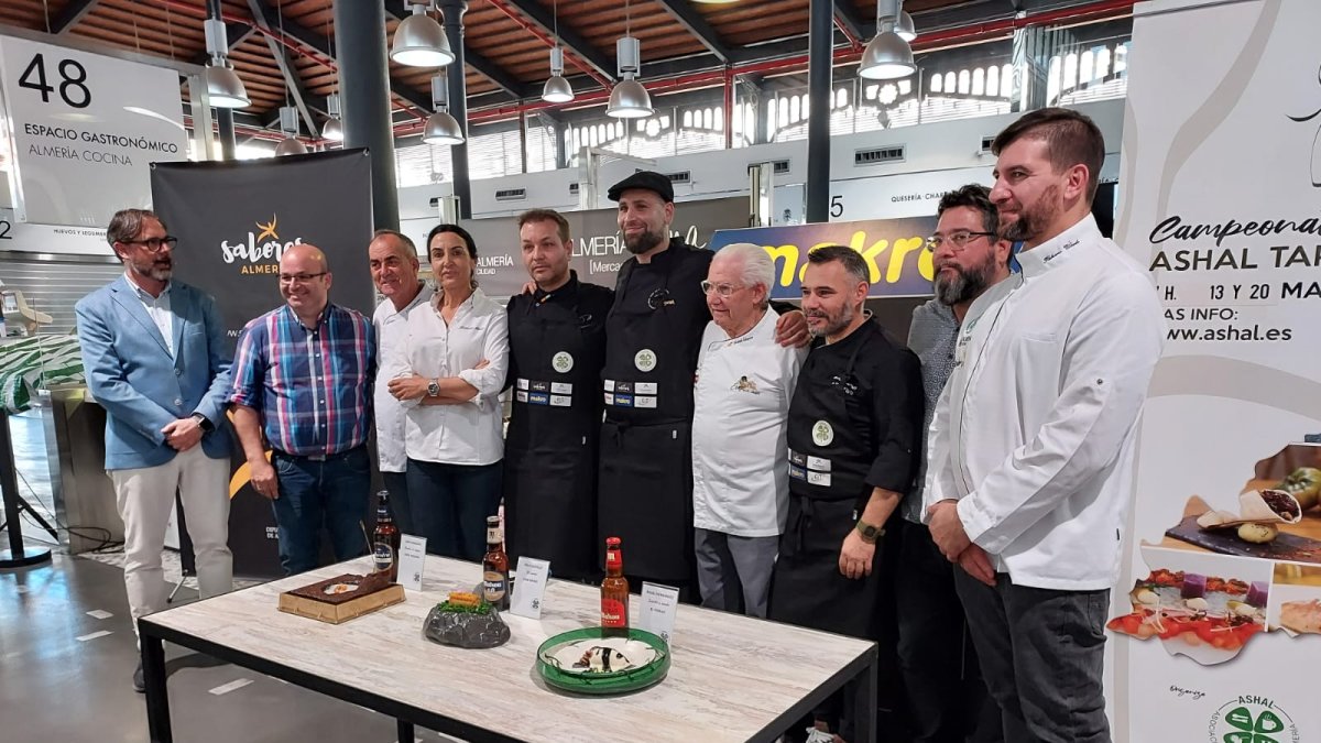 Foto de familia tras la final del concurso provincial de la tapa.