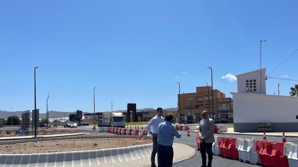 El alcalde, José Francisco Garrido, y el concejal de Urbanismo, Manuel Herrero, han visitado las obras.