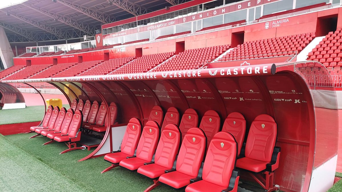 Pepe Mel deja vacío el banquillo del Almería.