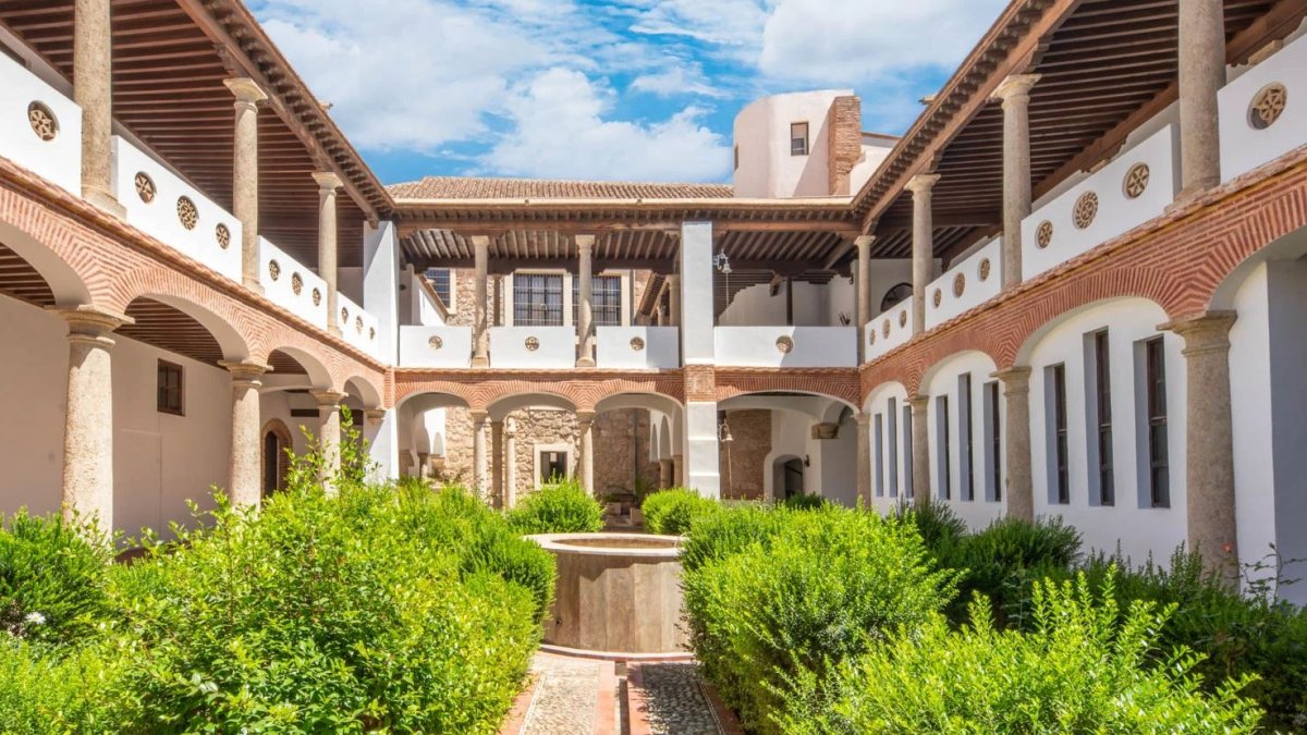 El claustro del monasterio de las Puras acogerá un concierto entre velas.