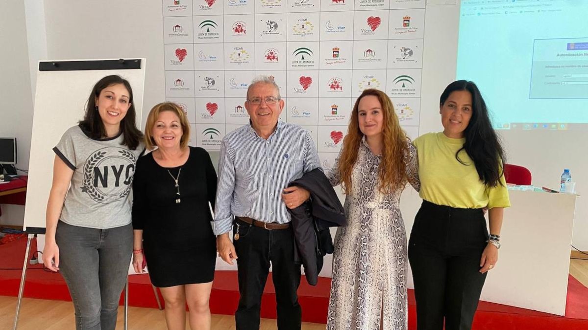 La psicóloga Laura Marcilla en un taller anterior en Vícar.