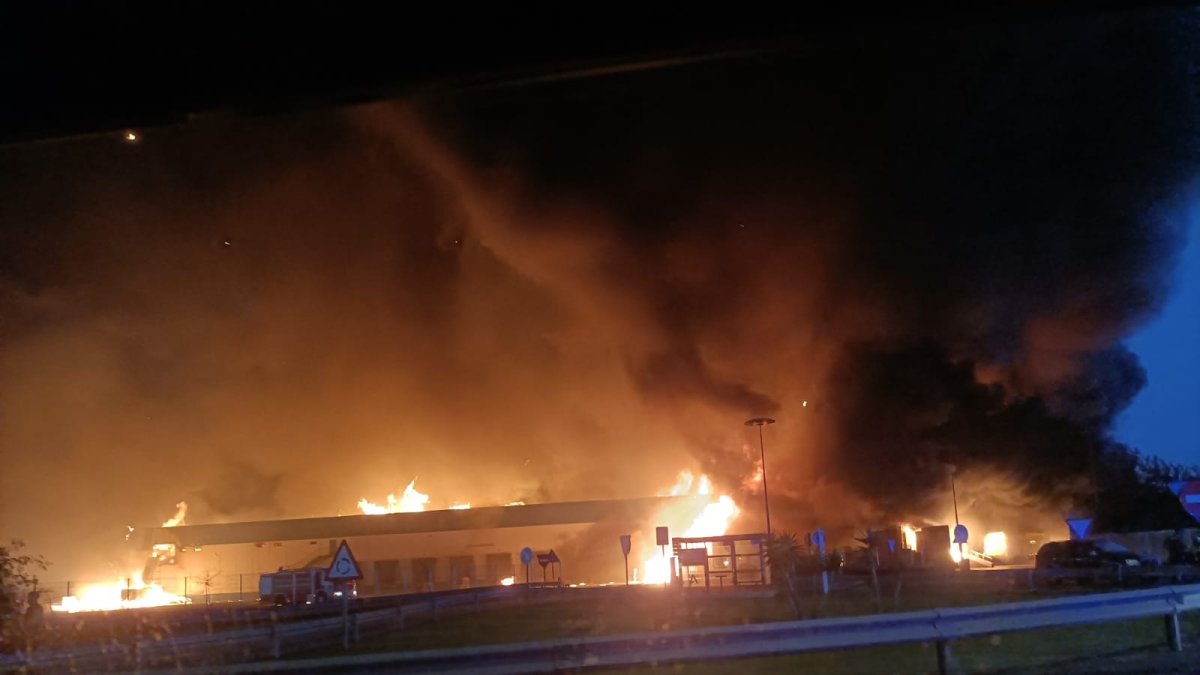 Incendio en la nave hortofrutícola.