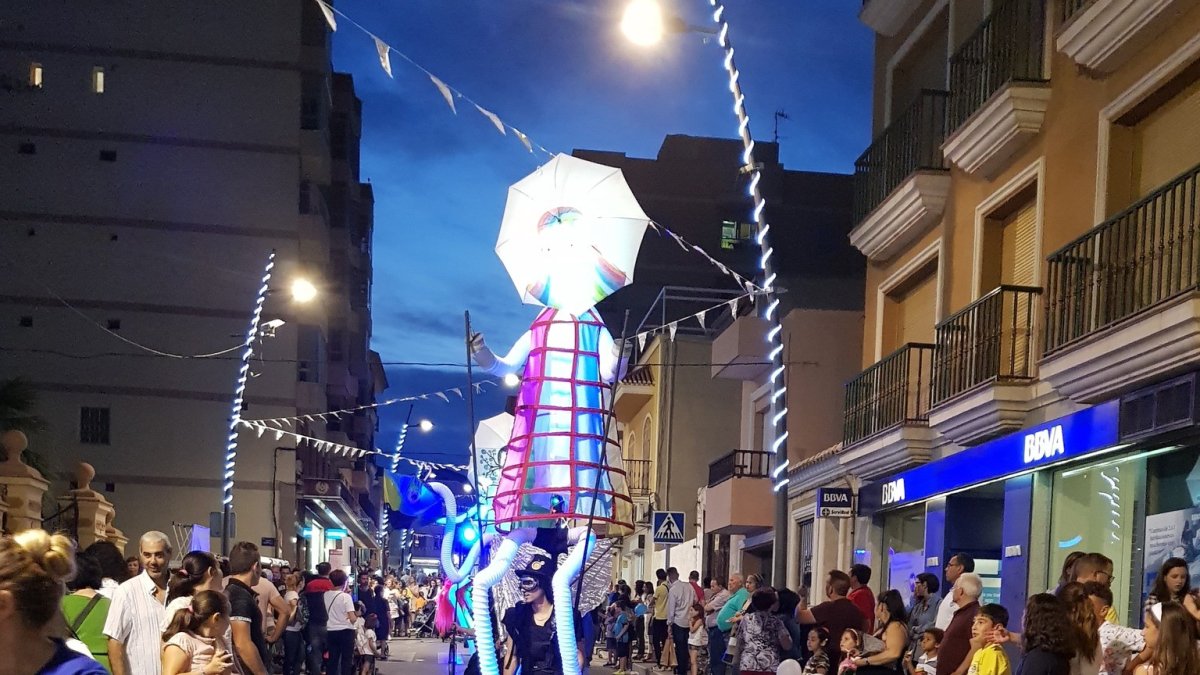 Pasacalles en ediciones anteriores de la Noche en Blanco cuevana.