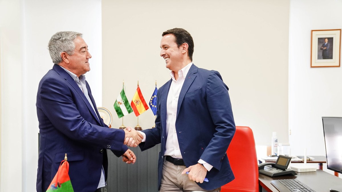 El presidente de la Diputación junto al alcalde de Arboleas.