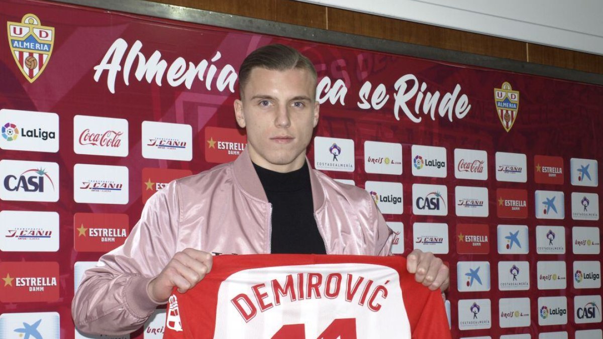 El día que fue presentado en el Almería.