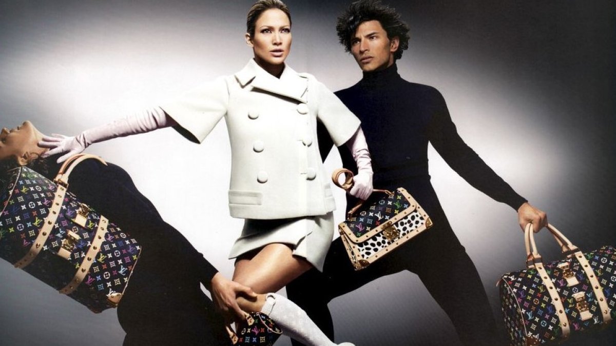 Campaña que protagonizaron Jennifer López y Andrés Velencoso.