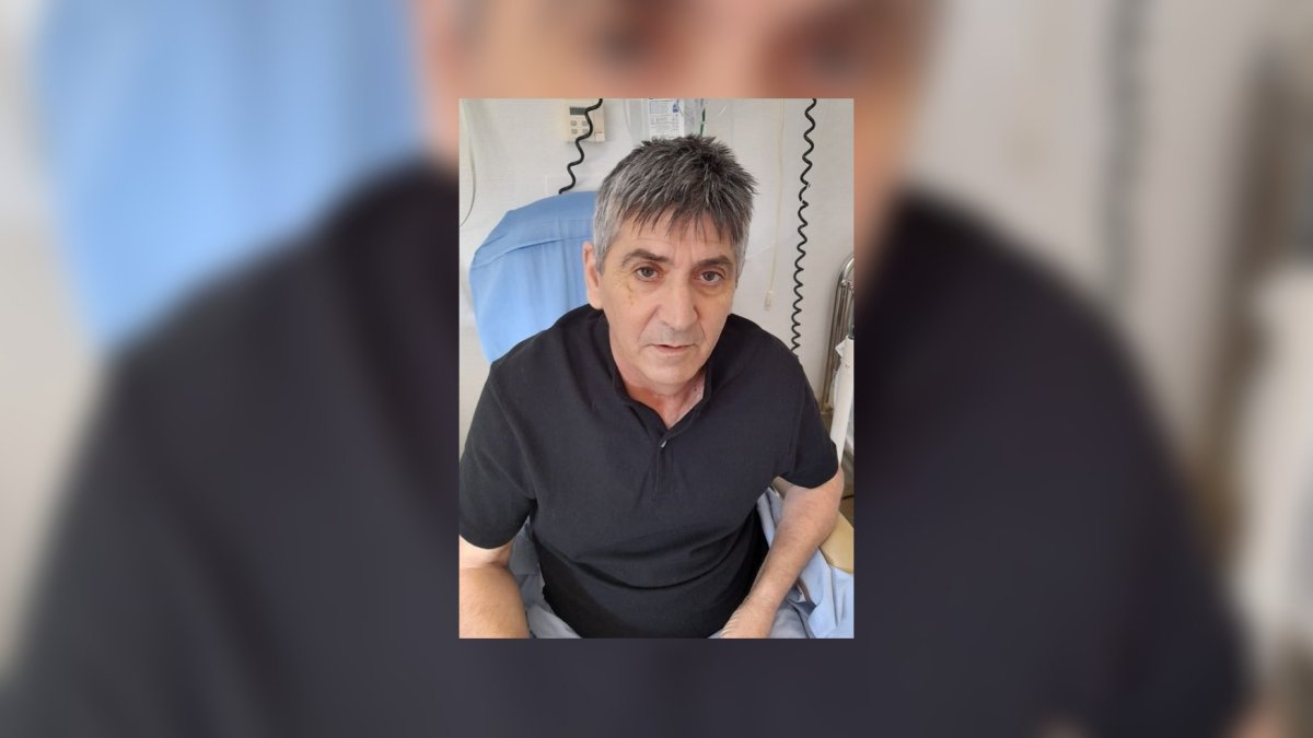 El músico almeriense Antonio de Haro, en el hospital.