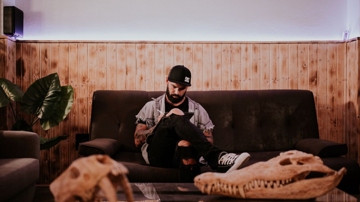 Rodrigo Gálvez en el estudio de tatuajes Inkbro.