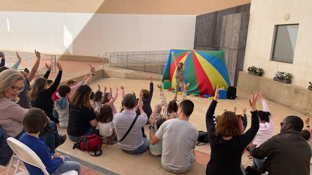 Sesión de cuentacuentos en la Biblioteca Central José María Artero.