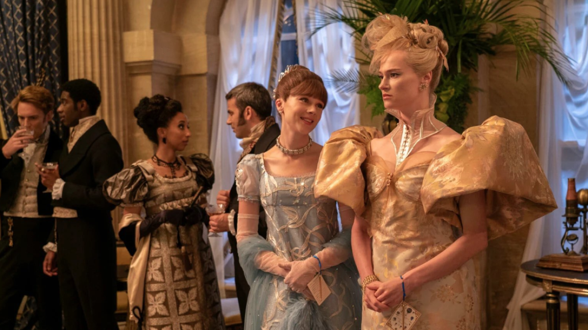 Jessica Madsen y Claudia Jessie en 'Los Bridgerton'