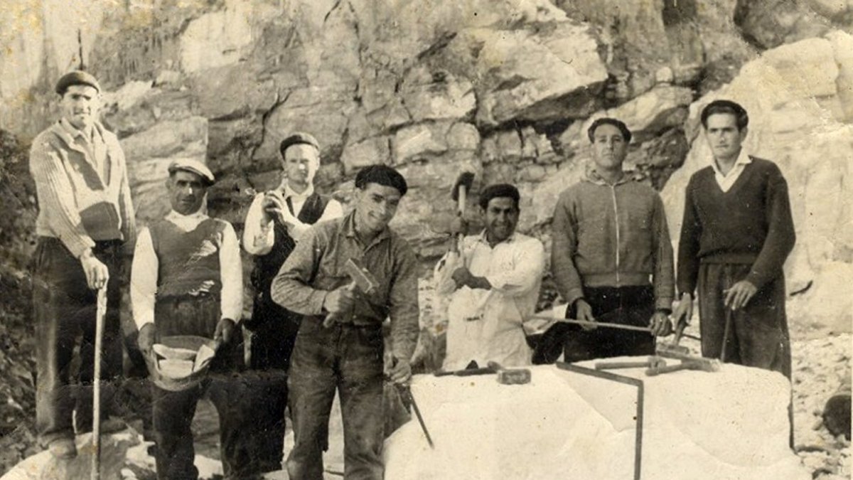Canteros del mármol de Macael en una fotografía antigua de 'Macael Turismo'.