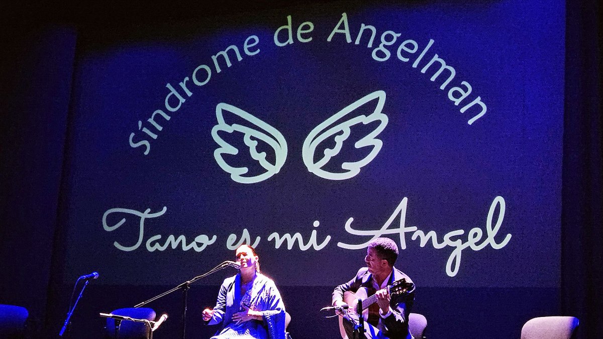 Actuación en el Teatro Apolo de Sonia Miranda y Antonio Luis López.