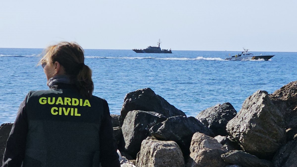 Patrulleras de la Guardia Civil navegando por el mar de el Poniente.